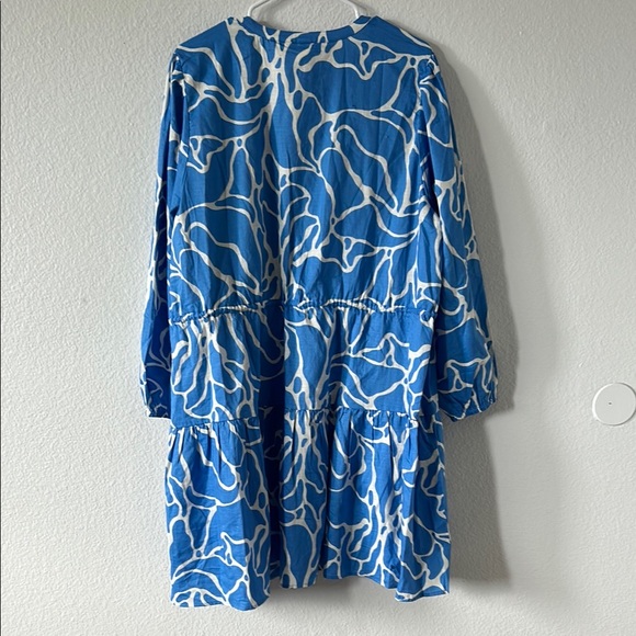 H&M Blue and White Abstract Dress - Picture 4 of 4